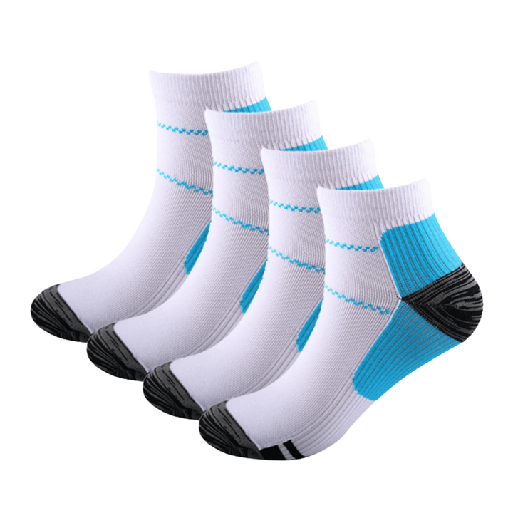 Lot de quatre paires de chaussettes basses blanches, bleues et grises, disposées en cascade. 6