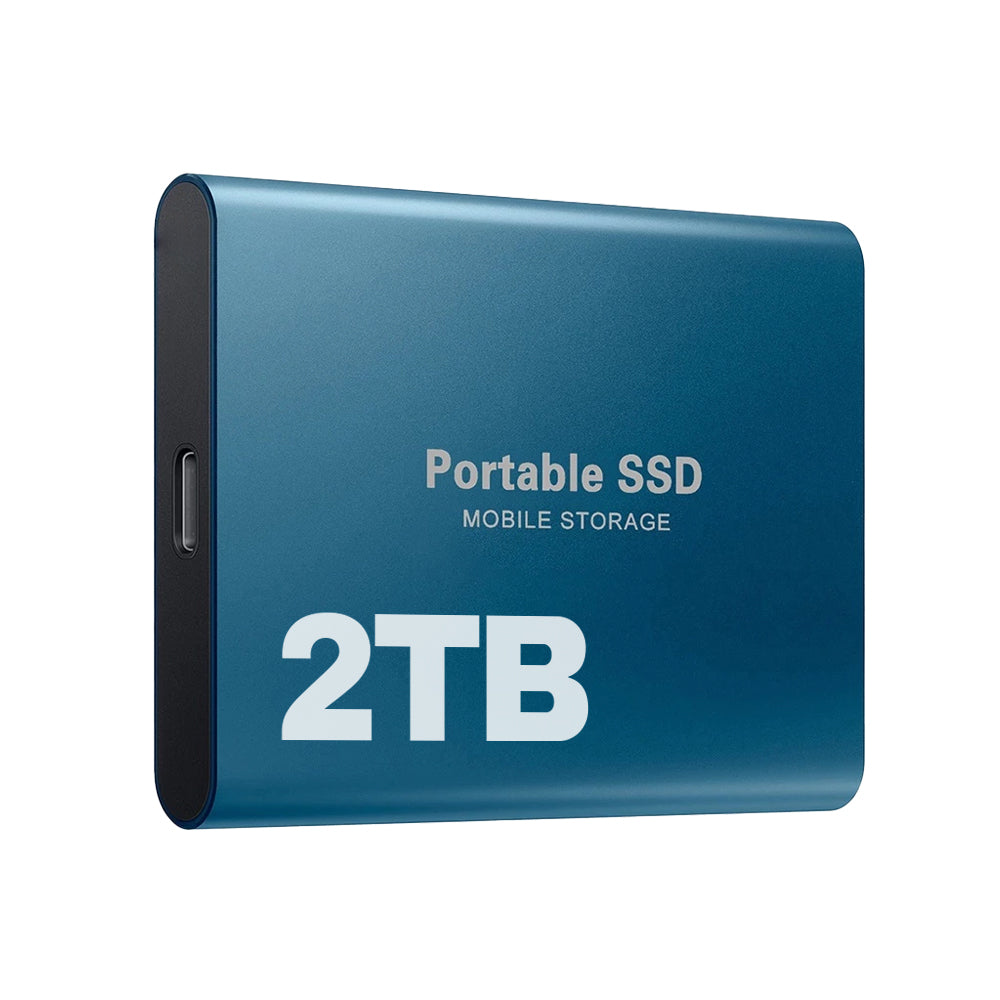SSD bleu vu de trois quarts, port USB-C visible sur le côté, sur fond blanc 9