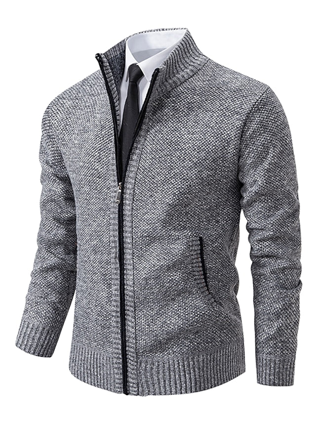 Gilet zippé gris chiné à col montant, vu de face porté avec chemise blanche et cravate foncée. 3
