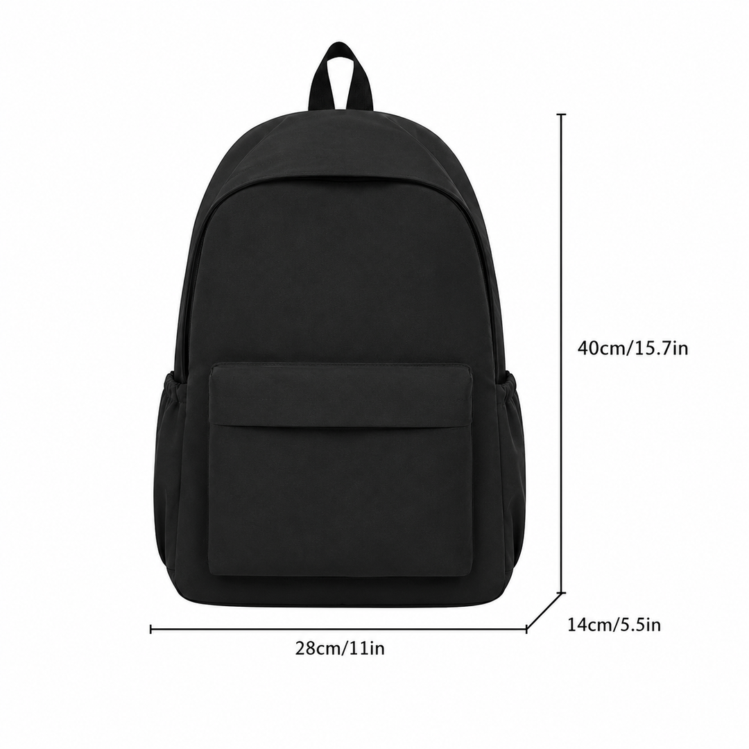 Sac à dos noir de face avec ses dimensions indiquées : 40 cm de hauteur, 28 cm de largeur, 14 cm de profondeur. 9