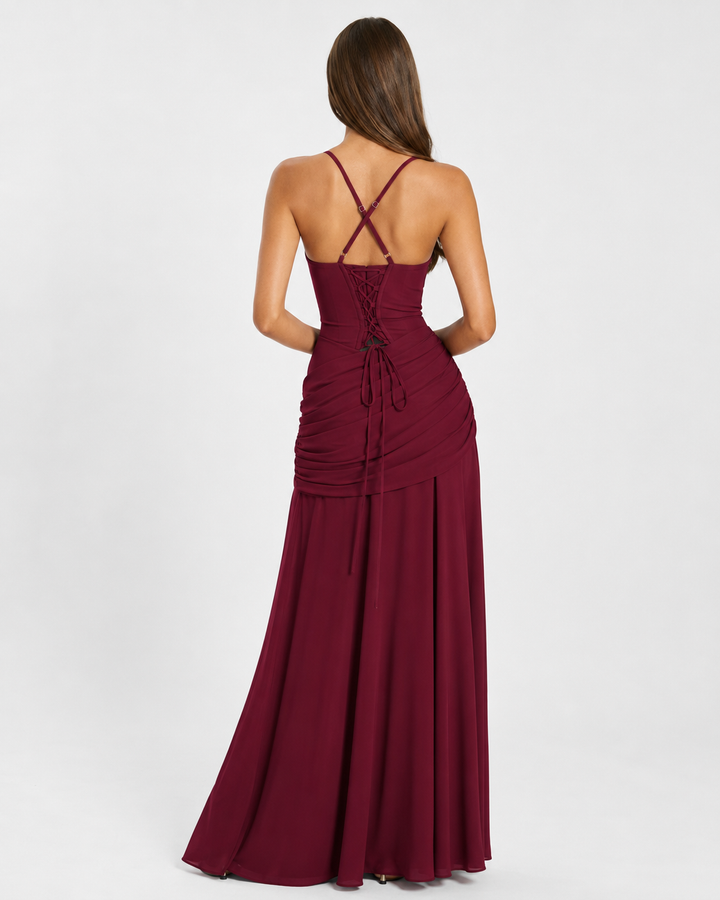 Robe bordeaux vue de dos, lacet de corset, bretelles croisées et drapé sur le bas du dos. 11