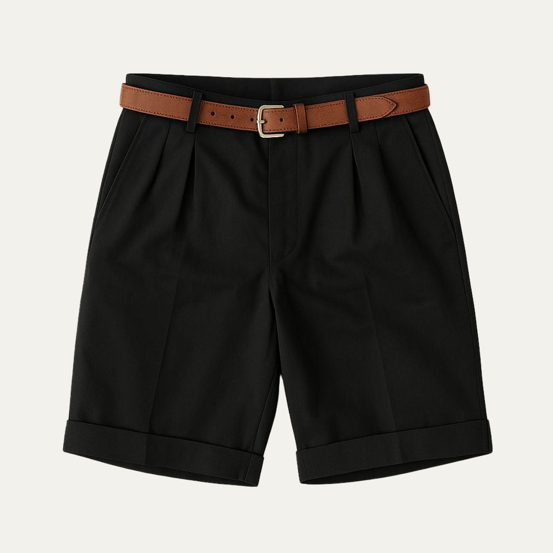 Short noir à double pli et ourlet retroussé, ceinture marron à boucle dorée, présenté à plat vu de face. 11