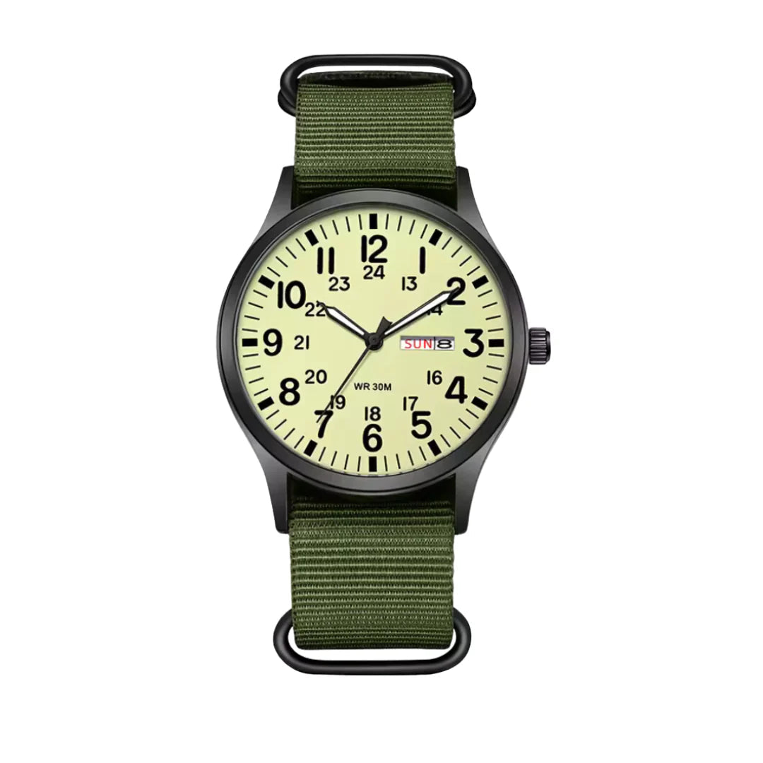 Version à cadran clair vert pâle avec chiffres noirs, boîtier noir et bracelet tissé vert kaki, vue de face. 5