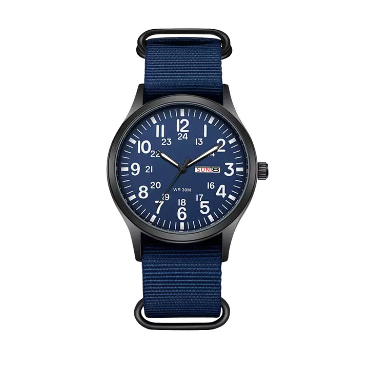 Version à cadran bleu foncé avec chiffres blancs, boîtier noir et bracelet tissé bleu marine, vue de face. 6