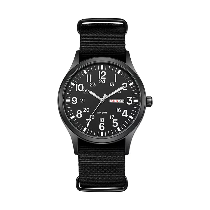 Version entièrement noire avec cadran noir à chiffres blancs et bracelet tissé noir, vue de face sur fond blanc. 7