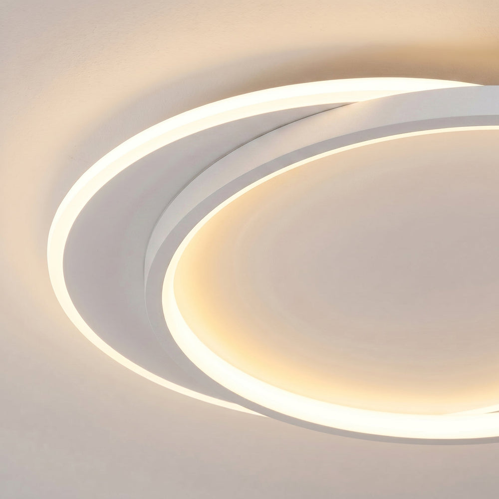 Gros plan sur les deux anneaux lumineux superposés, bord diffusant une lumière douce sur le plafond 2