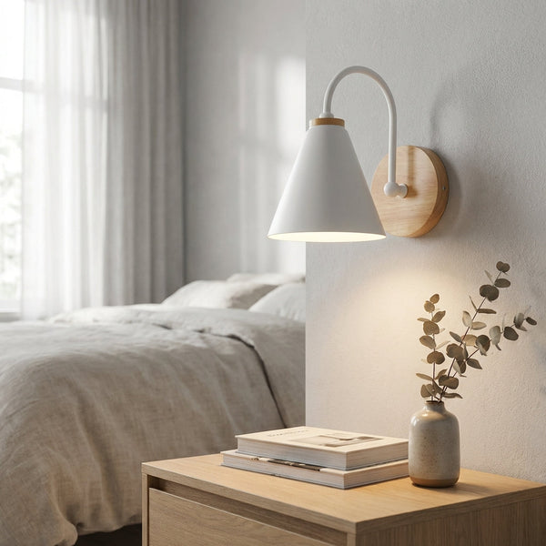 Wandlamp met naar beneden gerichte kegelvormige lampenkap - AureliaLamp