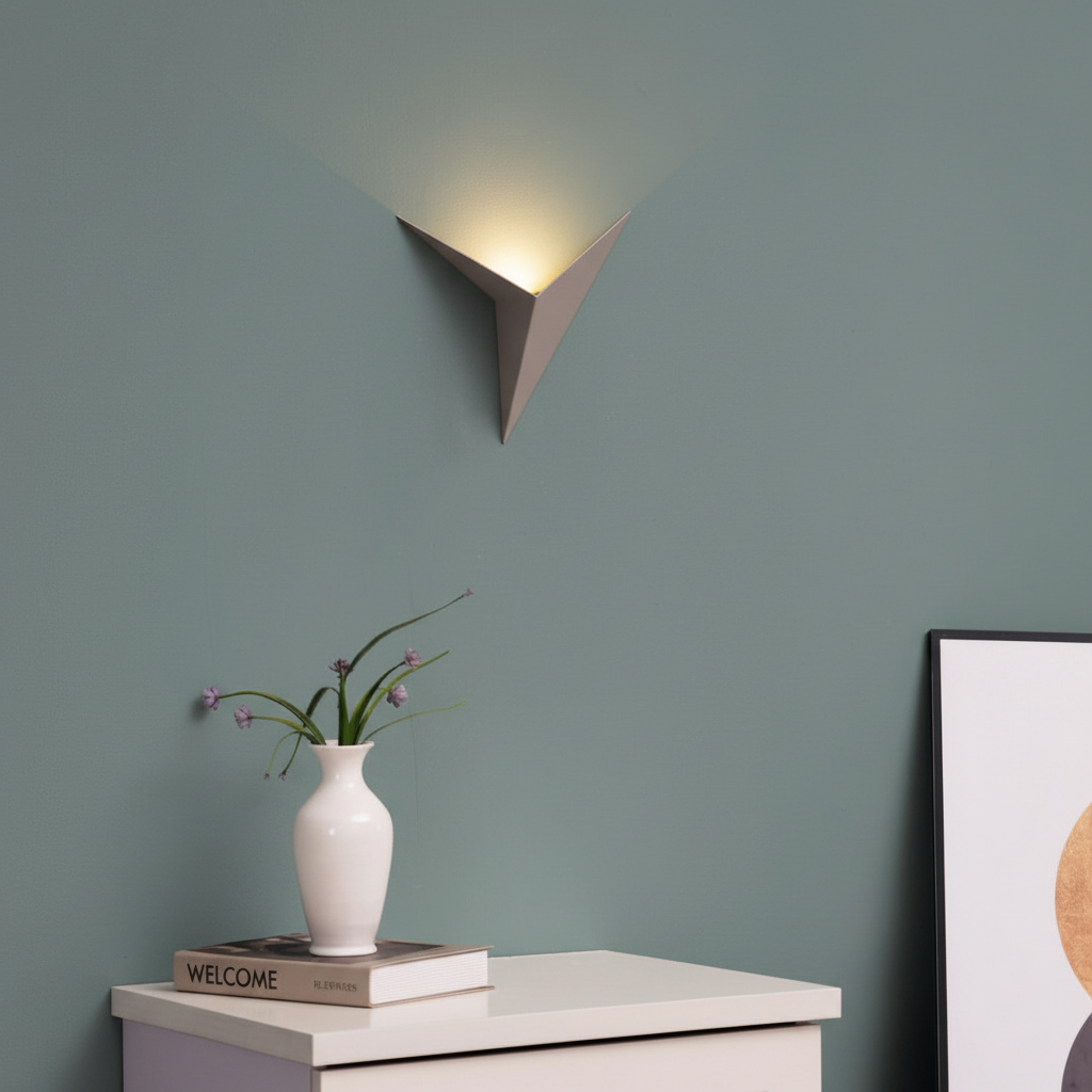 Dreieckige Minimalistische Wandlampe - TriGlow