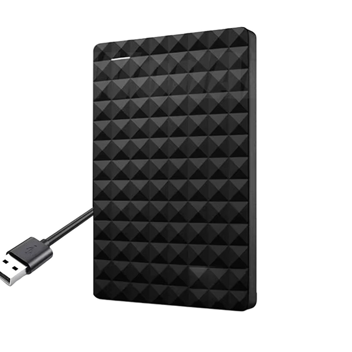Boîtier noir à surface texturée en pointes de diamant, vu de trois quarts avec son câble USB branché sur le côté, fond blanc. 1