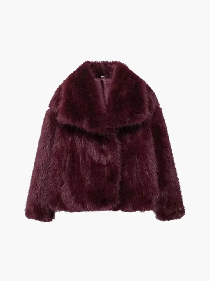 Version bordeaux du manteau en fausse fourrure, présentée à plat avec son large col à revers 4
