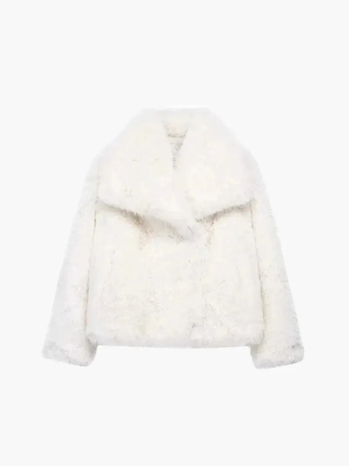 Version blanche à poils bouclés du manteau en fausse fourrure, présentée à plat avec large col 5