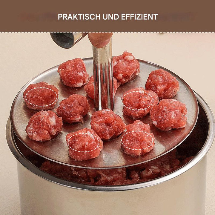 Gros plan sur le plateau en acier pressé sur la viande hachée, avec des boulettes régulières formées et marquées d'un contour en pointillés. 2