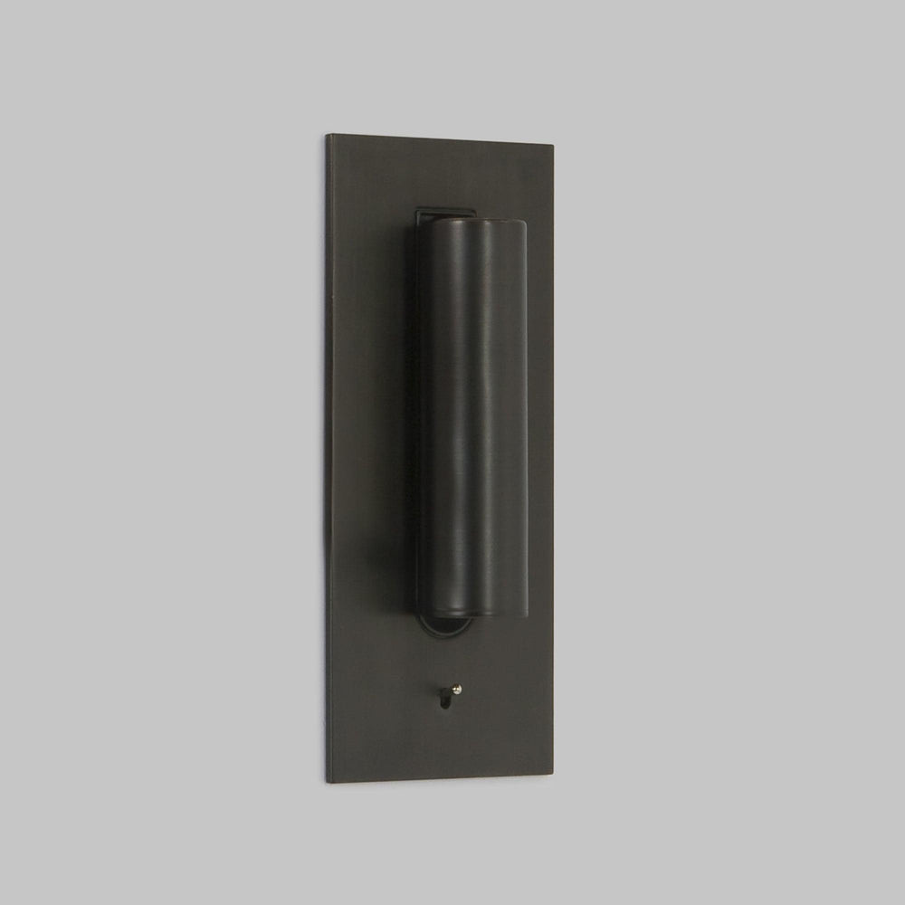 Applique plate en bronze foncé, tube replié contre la plaque, interrupteur à bascule en bas 2