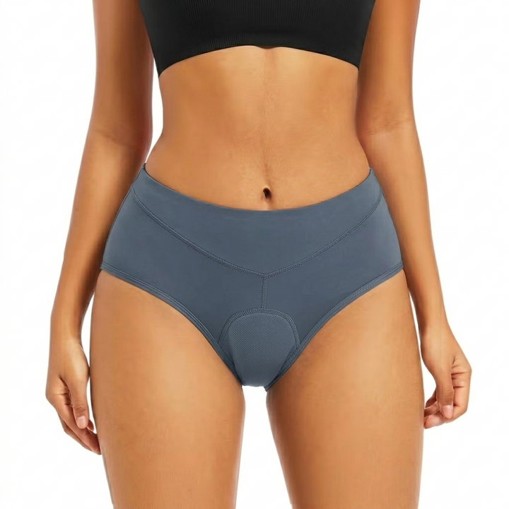 Vue de face portée par un modèle, culotte gris bleu avec coussinet texturé visible 9