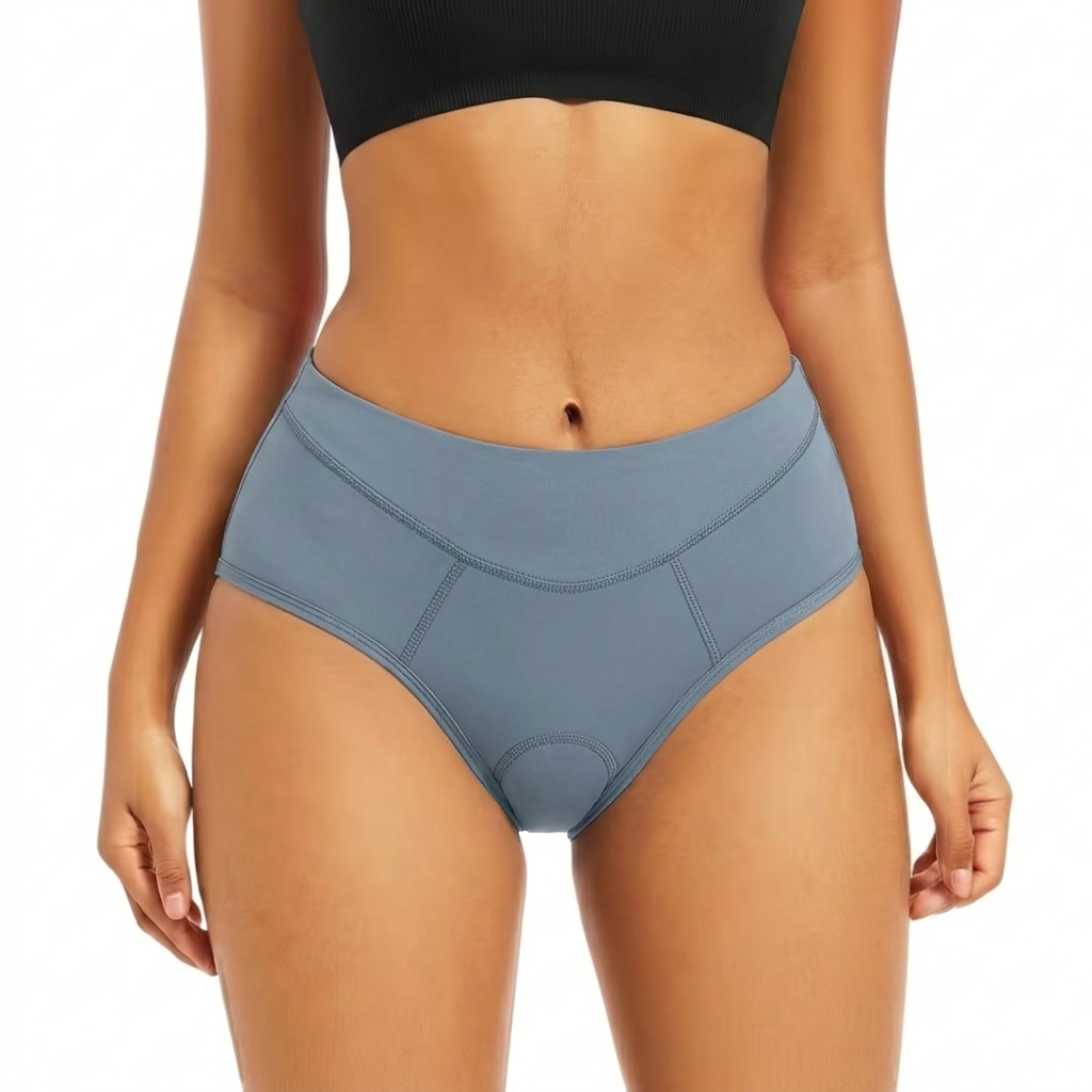 Vue de face portée par un modèle, culotte bleu gris avec surpiqûres décoratives sur le devant 10