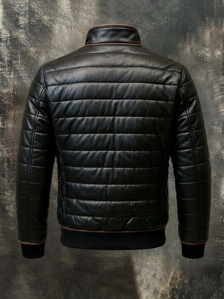 Dos de la veste noire matelassée, avec liserés marron au col et bords-côtes noirs à la taille 4