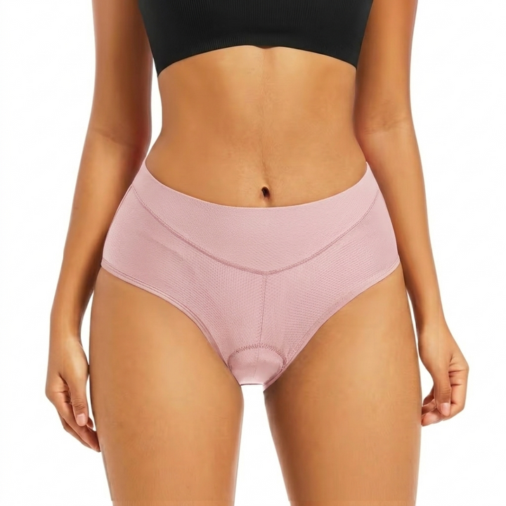 Vue de face portée par un modèle, culotte rose pâle en tissu aéré 11