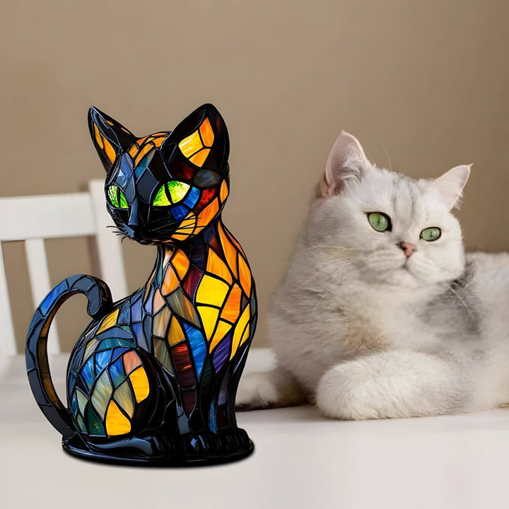 Chat en mosaïque colorée posé à côté d'un vrai chat blanc aux yeux verts 6