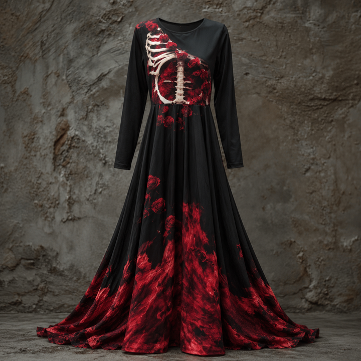 Version noire de la robe, cage thoracique blanche et roses rouges sur le buste, jupe évasée aux motifs de flammes rouges en bas. 3
