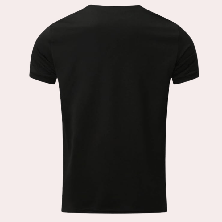 Dos du t-shirt noir à manches courtes, présenté à plat sur fond rosé 3