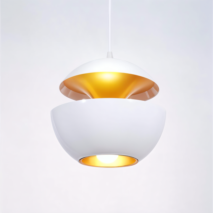 Version blanche de la suspension en pomme à deux coupoles, intérieur doré et ampoule allumée visible par l'ouverture inférieure. 22