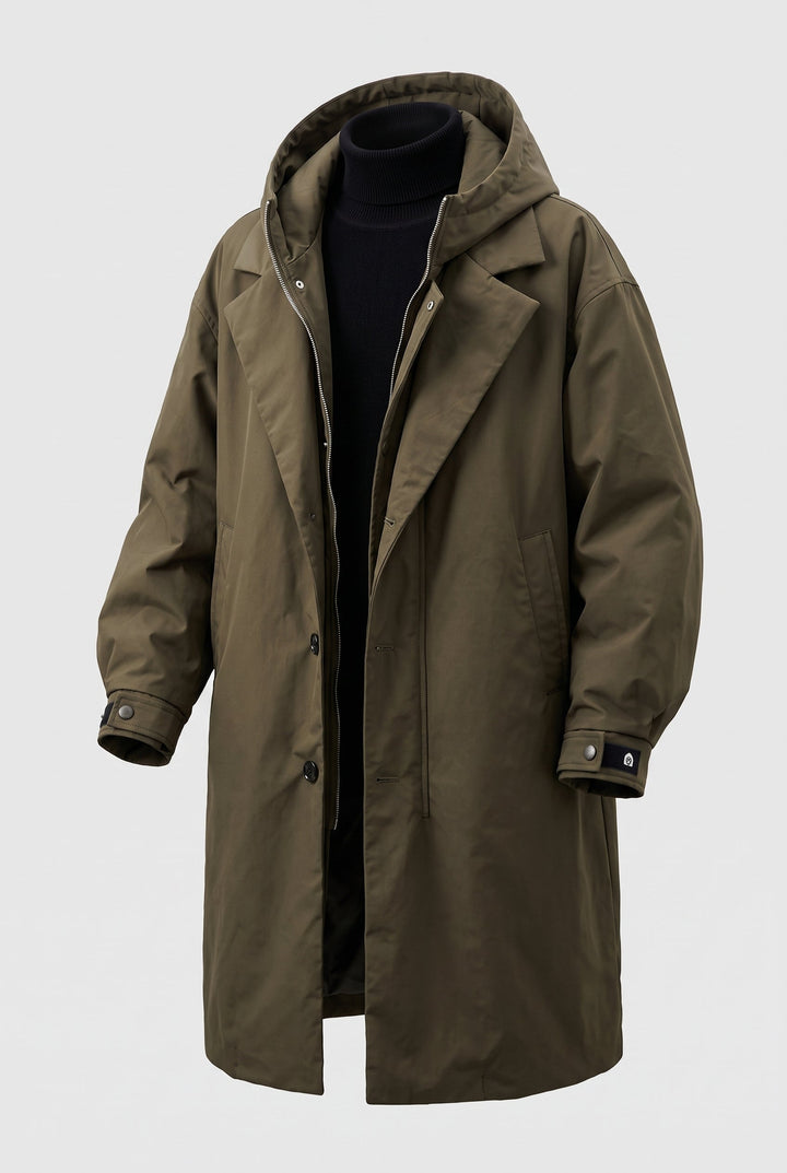 Imperméable vert olive à plat sur fond neutre, ouvert sur un col roulé noir, poignets à pression visibles 5