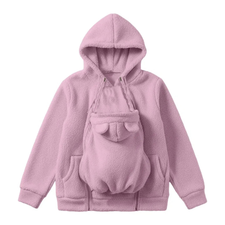 Sweat à capuche rose en polaire bouclette à plat, avec empiècement central à oreilles d'ourson pour porter un bébé et deux poches. 1