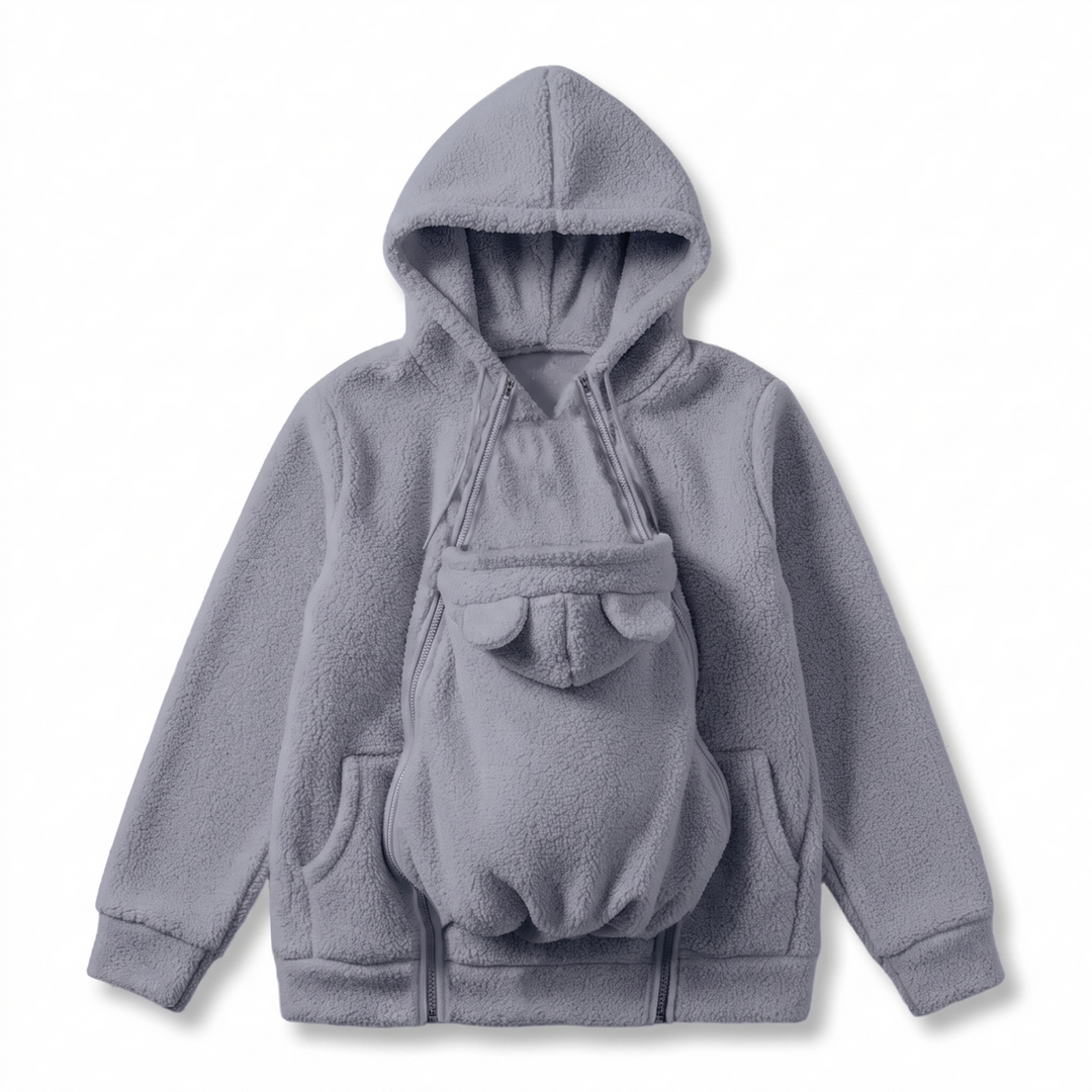 Version gris clair du sweat en polaire à plat, avec capuche, fermetures éclair doubles et empiècement central à oreilles d'ourson. 5