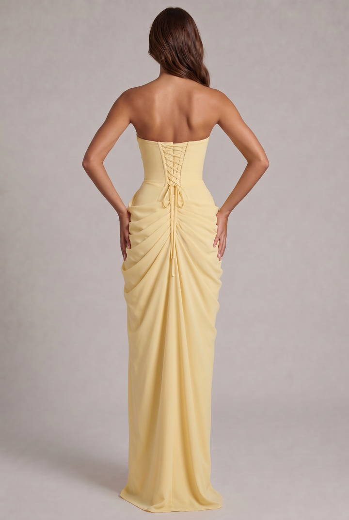 Robe jaune pâle vue de dos, laçage de corset et jupe froncée au centre 4