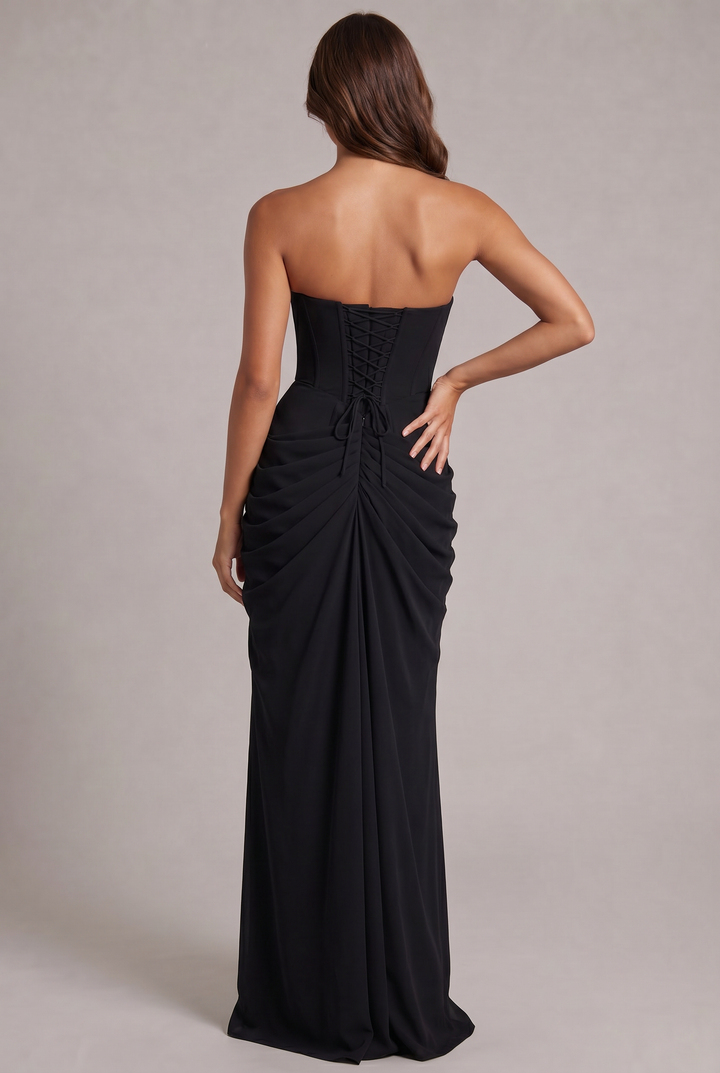 Dos de la robe noire avec laçage de corset à croisillons, cordons noués et jupe froncée 28