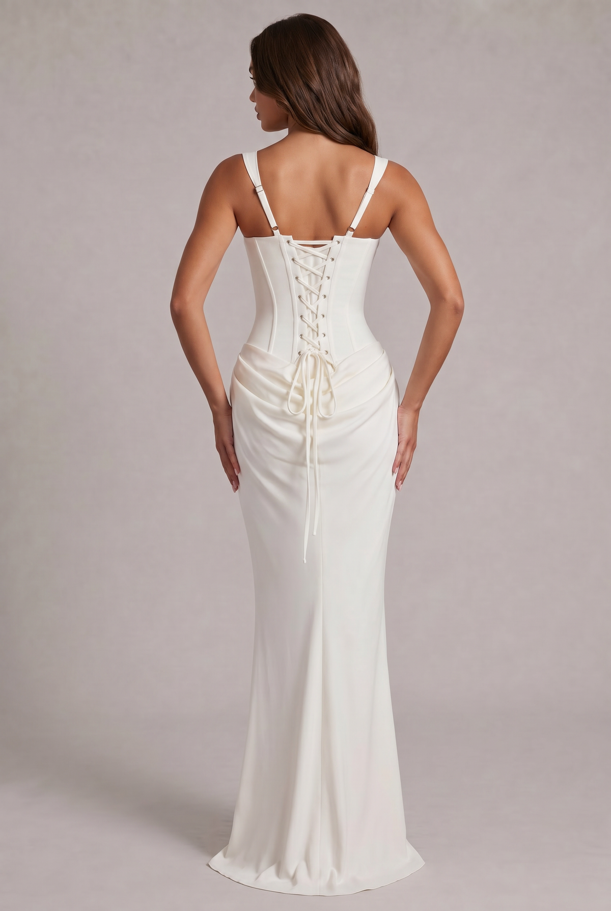 Dos de la robe blanc cassé avec corset lacé à œillets métalliques, bretelles réglables et drapé retombant sur la jupe. 8