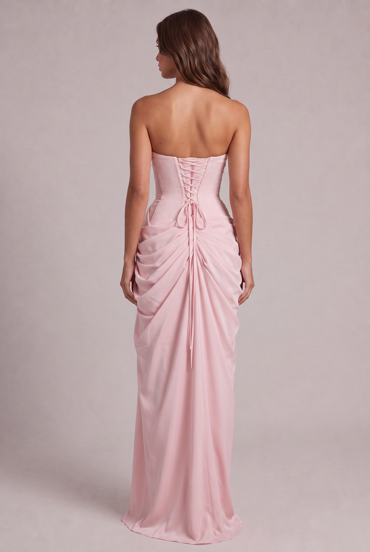 Robe rose pâle vue de dos, laçage de corset et jupe drapée aux hanches 8