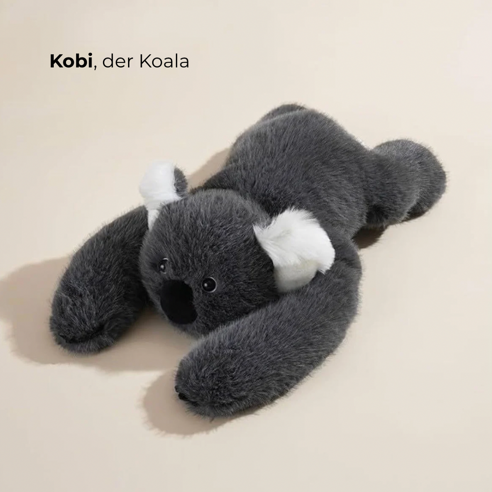 Peluche koala gris foncé aux oreilles blanches, allongé sur le ventre avec les bras étendus devant lui. 2