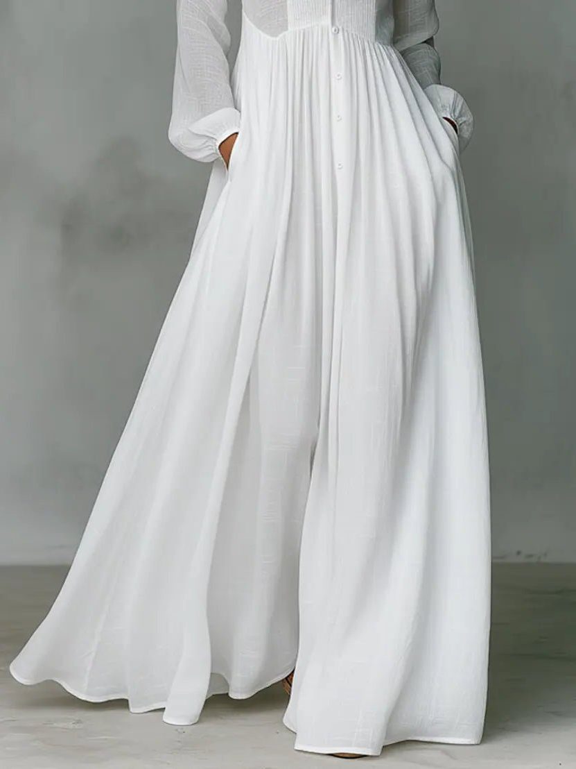 Détail de la jupe ample et fluide de la robe blanche, boutons et poches visibles 6