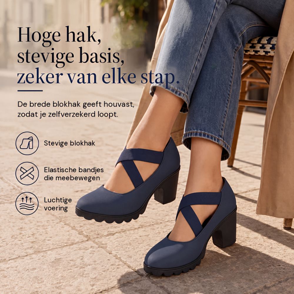 Pieds de femme assise en jean, portant les chaussures bleu marine à brides croisées, sur un pavé ensoleillé, avec pictogrammes d'avantages. 1