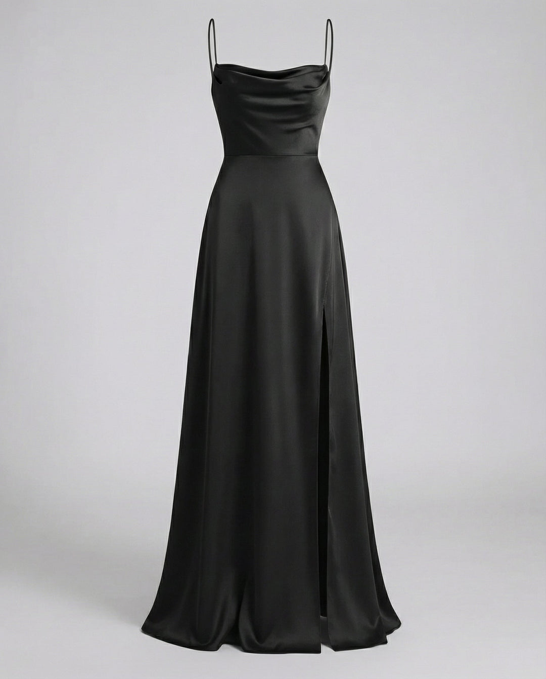 Robe longue satinée noire vue de face, avec col drapé, fines bretelles et fente haute sur la jupe évasée. 11