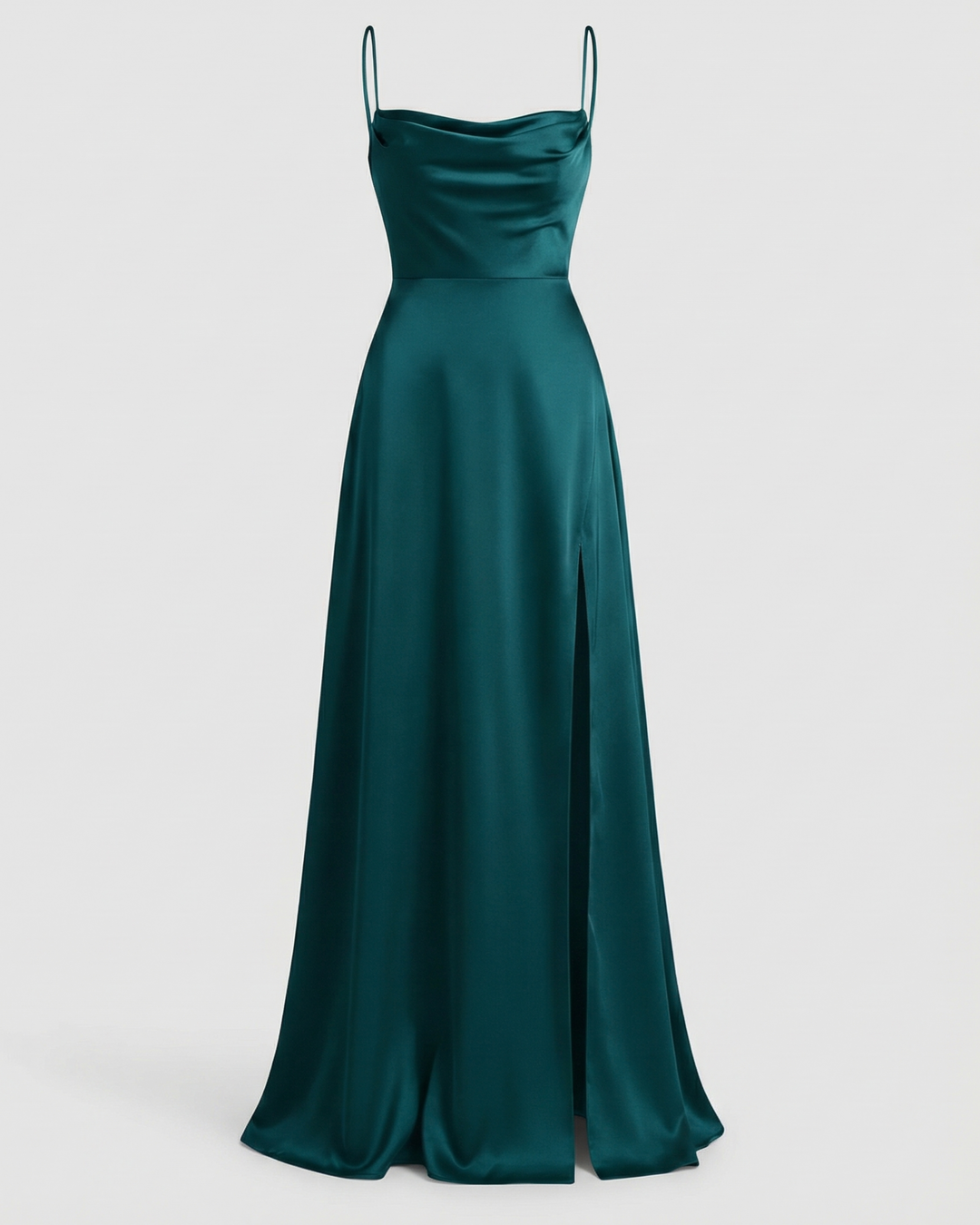 Robe longue satinée vert sapin foncé vue de face, col drapé, fines bretelles et fente haute sur le côté. 5