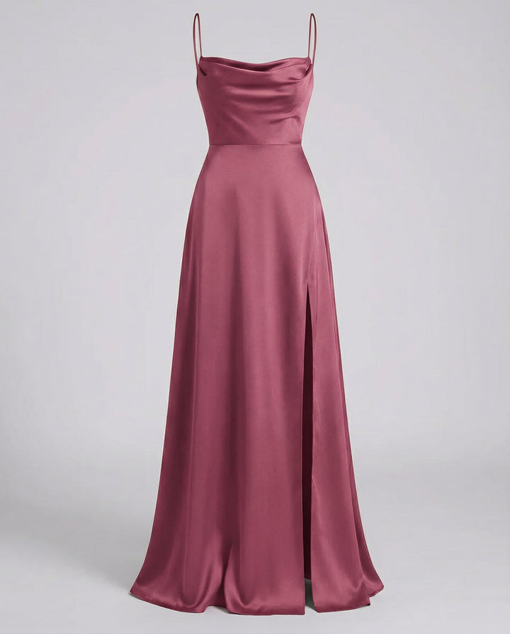 Robe longue satinée rose vieux rose vue de face, col drapé, fines bretelles et fente haute sur le côté. 8