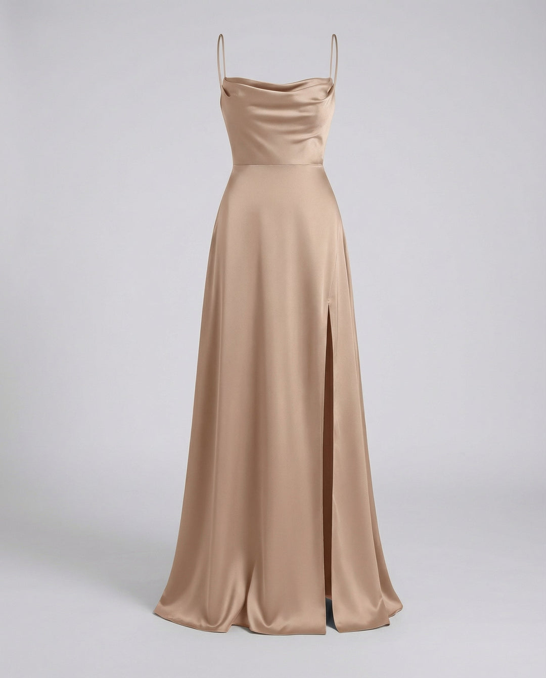 Robe longue satinée beige doré présentée de face, avec col bénitier, fines bretelles et jupe fluide fendue. 9