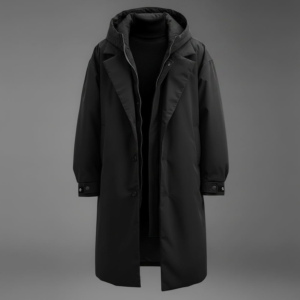 Même manteau long à capuche en version noire, ouvert sur un pull noir, présenté seul sur fond gris. 2