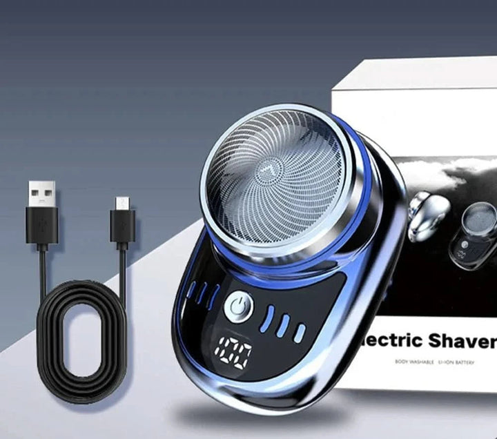 Rasoir bleu et noir posé devant sa boîte, accompagné du câble de charge USB enroulé à gauche. 2