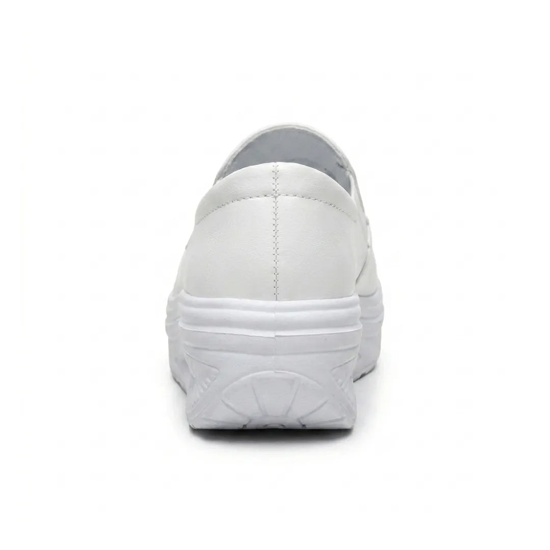 Mocassin blanc vu de l'arrière, montrant la couture du talon et la semelle compensée arrondie 18