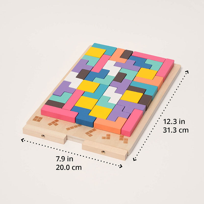 Plateau incliné entièrement rempli de pièces colorées, avec les dimensions indiquées : environ 31,3 cm de long sur 20 cm de large. 6