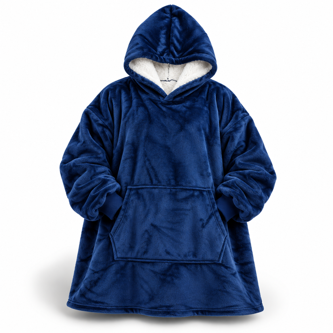 Version bleu foncé vue de face sur fond blanc, avec doublure sherpa blanche dans la capuche et poche kangourou. 6