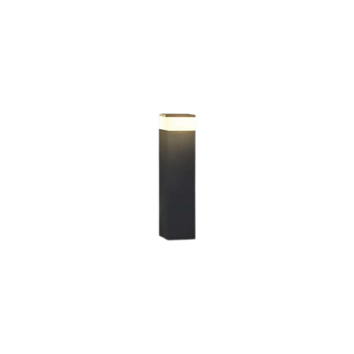 Petite borne rectangulaire noire allumée, avec bandeau lumineux blanc chaud sous le chapeau, sur fond blanc uni. 1