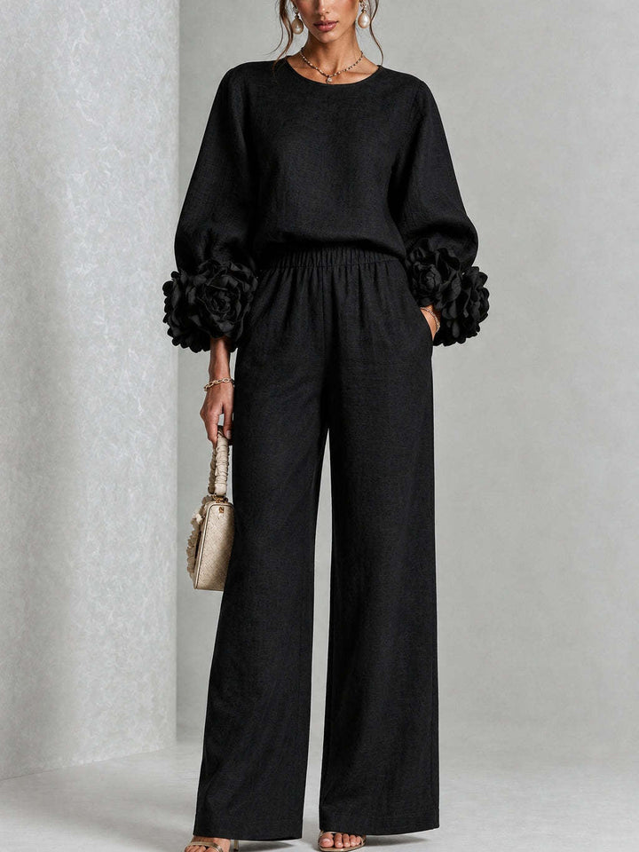 Version noire de l'ensemble portée de face, fleurs aux manches ballon et pantalon large 2