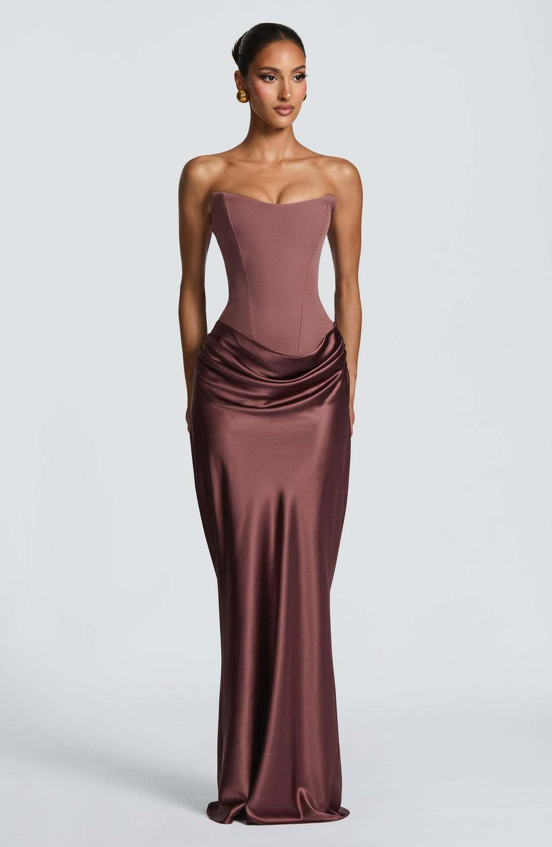 Vue de face de la robe corset bustier rose mauve, jupe en satin brun-rosé drapée aux hanches 15