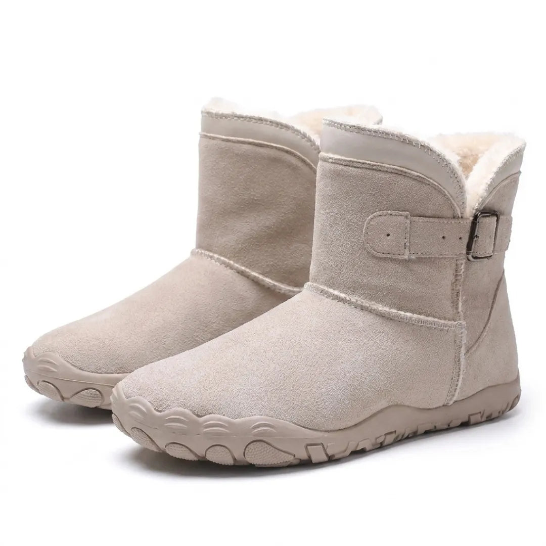 Paire de bottes beige clair en daim, doublure douce, boucle latérale et semelle crantée 34