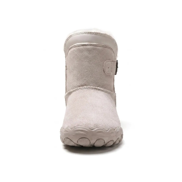 Vue de face d'une botte beige clair, avec bout large arrondi et semelle souple 35