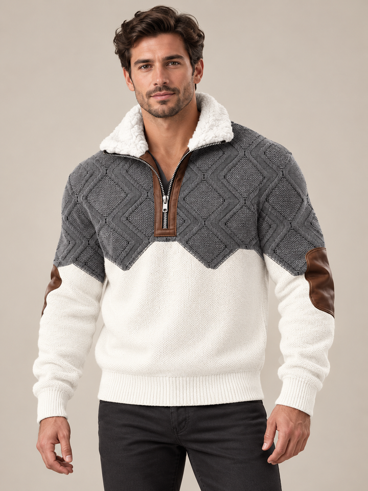 Homme portant le pull bicolore gris à motif losanges et blanc, col doublé effet mouton, coudières marron 1